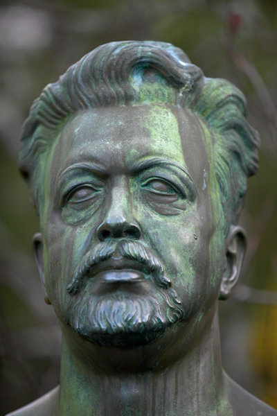 Staty av Wilhem Pettersson-Berger.
