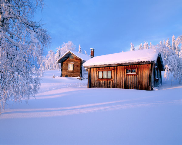 Hus i vinterlandskap.