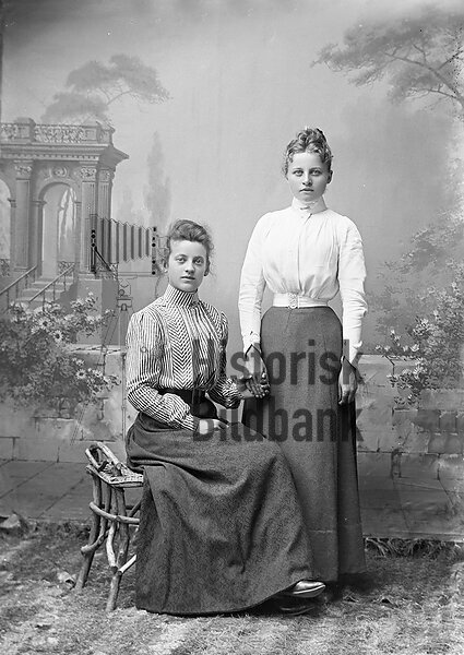 CLARA NILSSON  OCH AGDA LARSSON