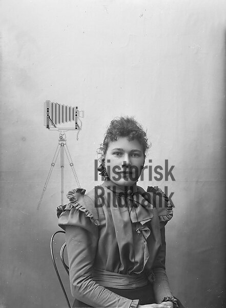 J�NSSON, ELIN