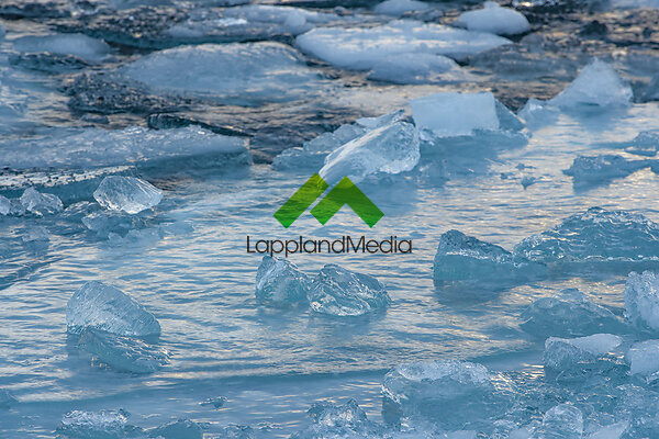 Is vid Torneträsk :Ice next to Lake Torneträsk