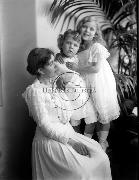 Kronprinsessan Margareta med  barnen