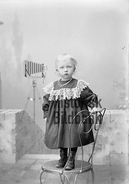 SCH�NB�CK, ESTER