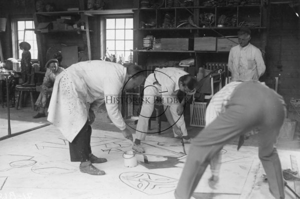 Sigvard Bernadotte skapar i studion, 1957
