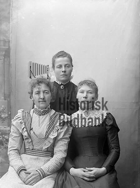 J�NSSON, MARIA