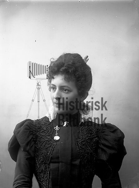 J�NSSON, JULIA
