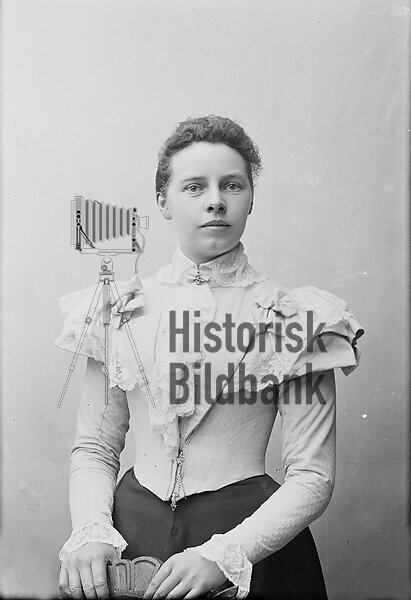 HOLMSTR�M, AMANDA