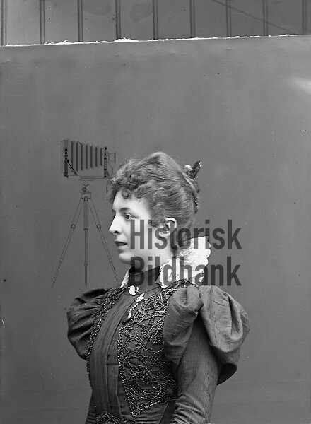J�NSSON, JULIA