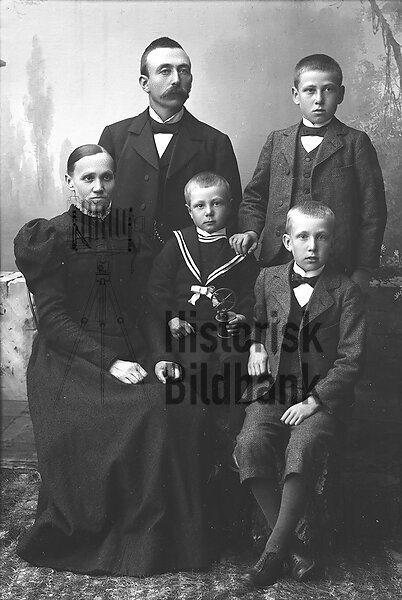 BENGTSSON, AUGUST o PETRONELLA