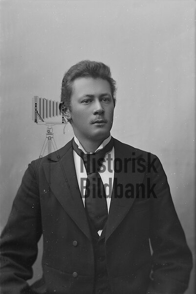 EKSTR�M, JOHAN E