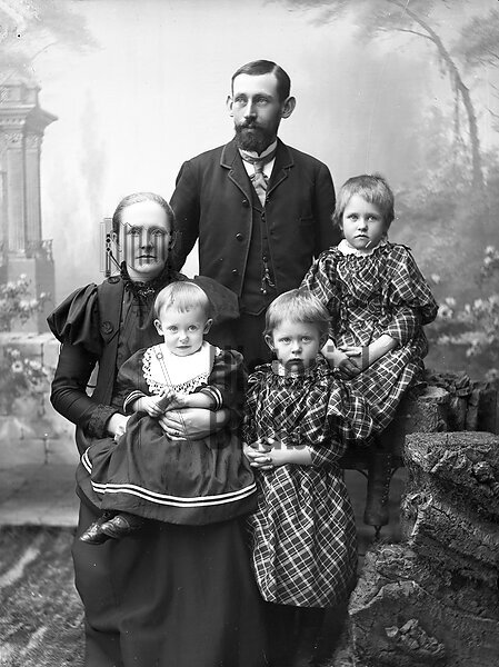 PERSSON, SVEN o HILDA - FAMILJ