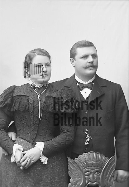 SVENSSON, MED FRU