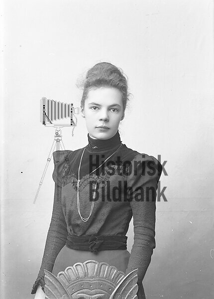 LINDER, ESTER
