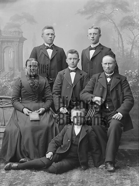 SVENSSON, OLA MED FAMILJ