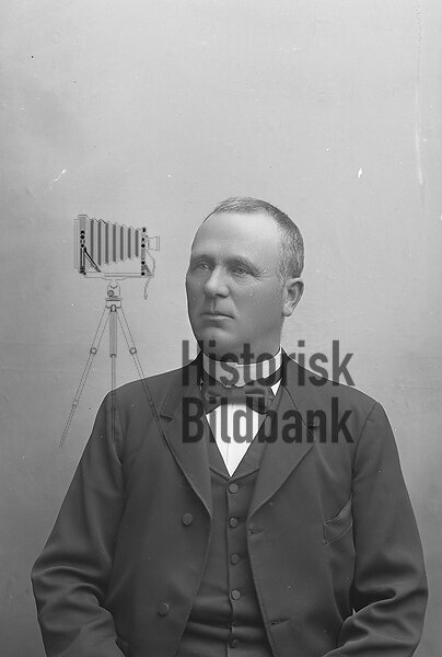 J�NSSON, M.
