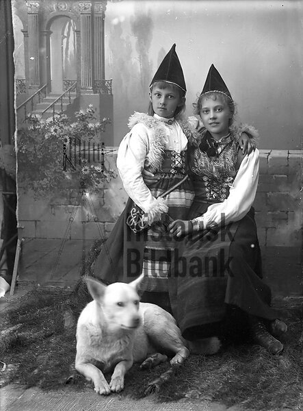 HULTNER, EDITH o INGEBORG