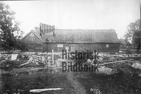 V�stsidan fotad fr�n nuvarande parkeringen. Fotograf ok�nd.